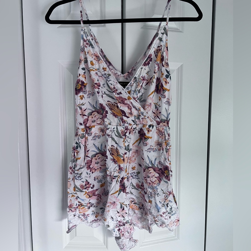 Kendall & Kylie white floral romper - size small